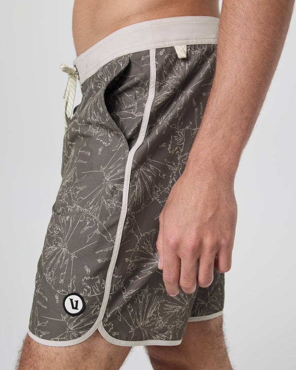 Cruise Boardshort | Warm Grey Water Lily
