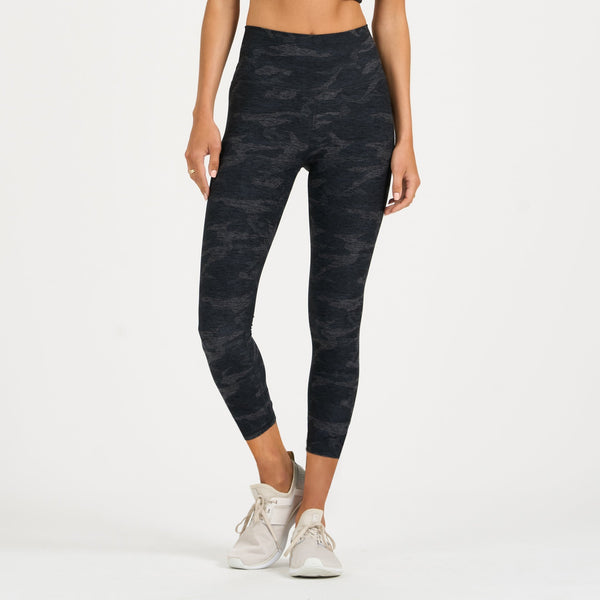 Clean Elevation Legging-Short | Black Camo